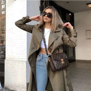 Authenticated LV LOUIS VUITTON Monogram Pochette Metis in Great CONDITION